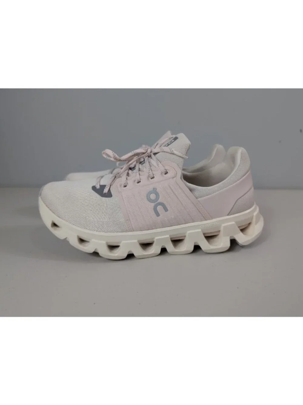 On Cloud swift shoes in ivory/pink color sneakers women's size 11